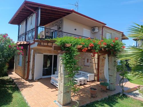 Naturstein-mediterranhaus Mit Gartenblick - Halkidiki