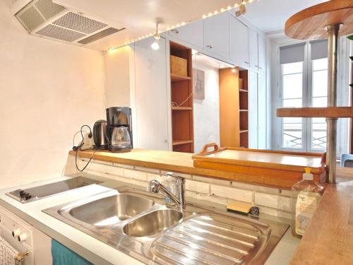 Stylish Paris Studio Opera Area for 2 near Metro