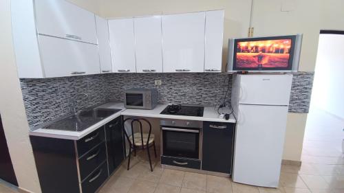ℰ`ℋ Hotel - Velipoje rruga nr 7 in Велипоя