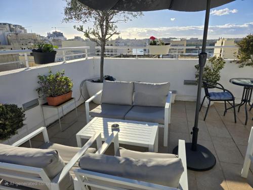 Studio in a traditional guest house with private yard and shared roof terrace GOTWN1-8 - image 5