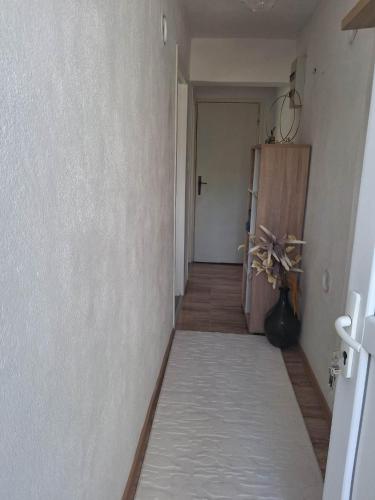 Sissepääs, Vila zvjezda 2 in Jajce