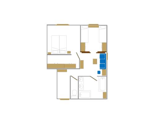 1 double bed, 2 twin beds