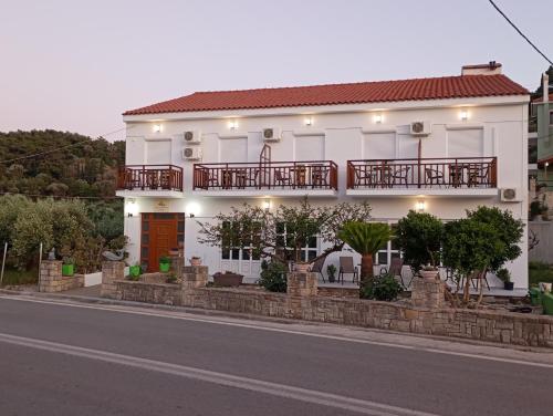 Dina Apartments Kokkari, Pension Dina, Dina Rooms – khách sạn tại Kokkari