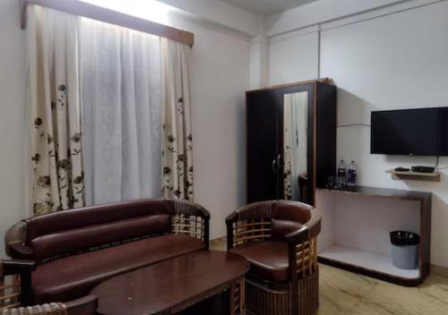 Shared lounge/TV area, Crossroad in Shillong