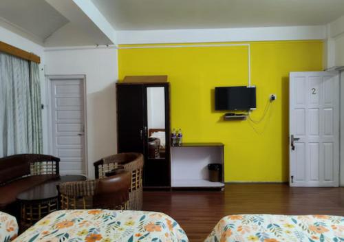 Shared lounge/TV area, Crossroad in Shillong