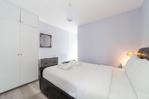 Coningham London Apartment 3
