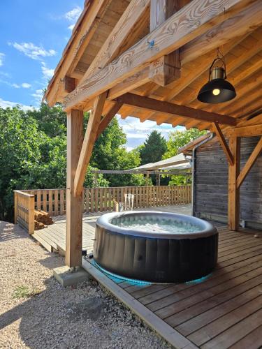 Gite Cocooning 4 étoiles avec spa et piscine (Gite Cocooning 4 etoiles avec spa et piscine) in Mones
