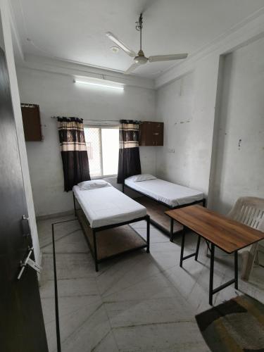 Paarijat PG photo 4