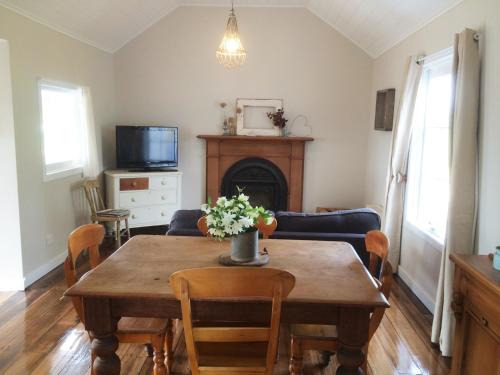 ห้องส่วนกลางสำหรับนั่งเล่น/ดูทีวี, Robin Hoods Well Farm Stay in เดวอนพอร์ท
