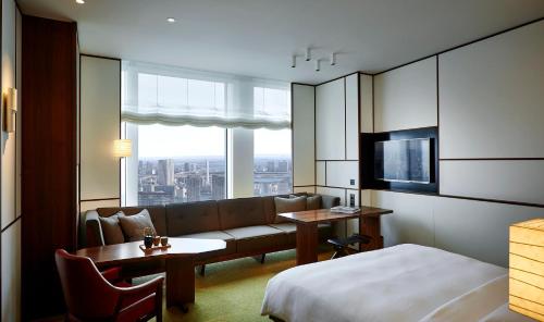 King Room with Bay View image 5