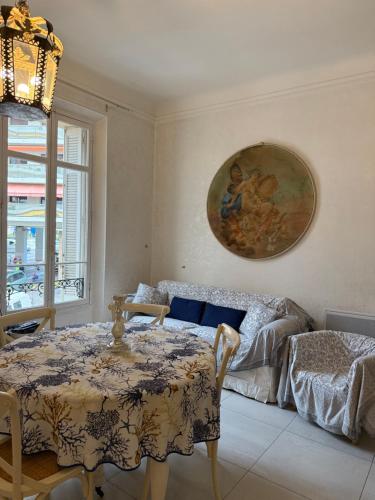 Lazurite home