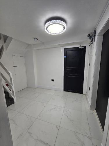 Edinburgh City Hotel - image 11