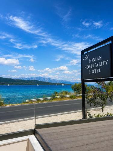 Ionian Hospitality Hotel - Fully Renovated - Seafront in 埃皮斯科波斯