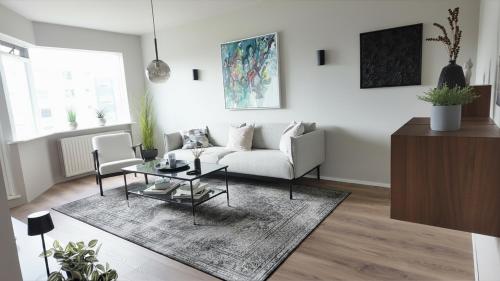 Chic & Modern Apartment with a Nordic Touch – khách sạn tại Háaleiti