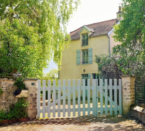 Charming house, tennis, ping-pong, Burgundy in Beaulieu (Burgundy)