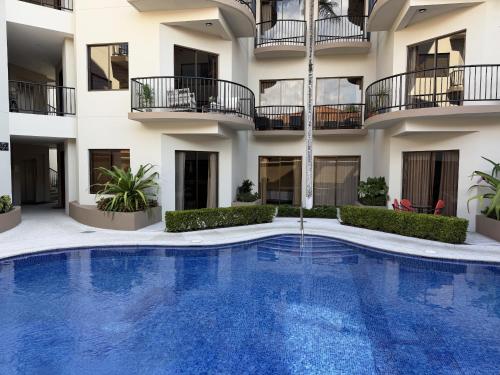 Timeless Beauty at Monaco Condominiums - Excellent Location, Walk to the Beach – khách sạn tại Playa Jaco