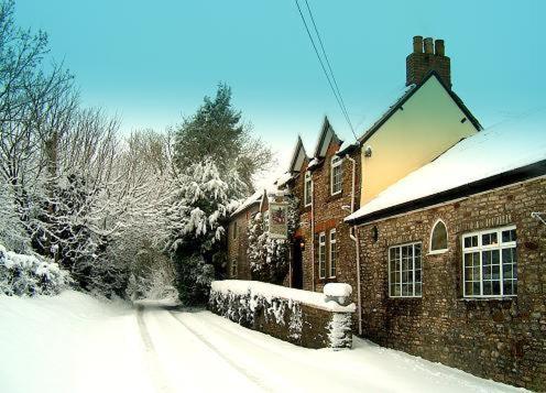 The Hunters Rest Inn - image 11