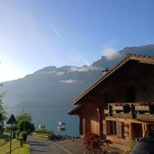 Chalet Diana Lakefront in Ringgenberg, Schweiz