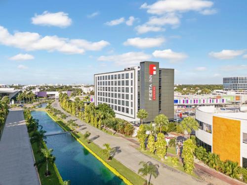 Fiesta Inn Express Cancún Cumbres
