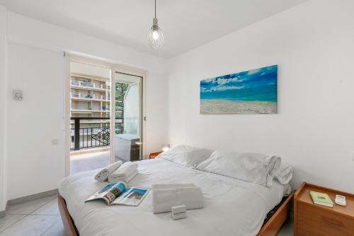 Daturas Bright Apt with Balcony - Happy Rentals - image 4