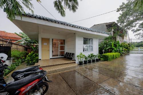 Entrance, RedDoorz @ Batutulis Bogor Villa Papatong by M in Batutulis