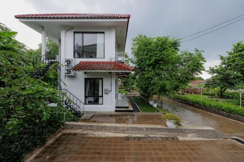 Entrance, RedDoorz @ Batutulis Bogor Villa Papatong by M in Batutulis