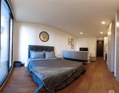 Modern Studio Apartment - image 2