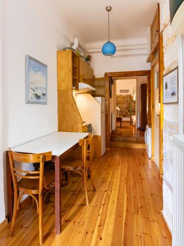 A Painter's House in Plaka 2