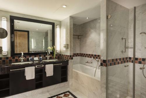 Maritim Hotel Dresden - image 2
