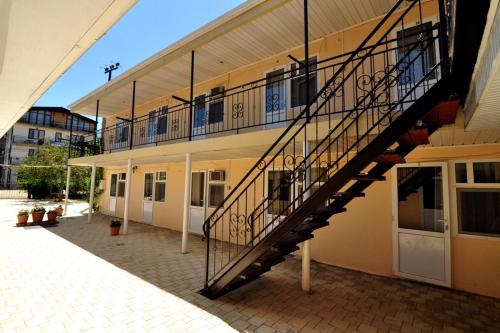 Guest House Kamelia - image 2