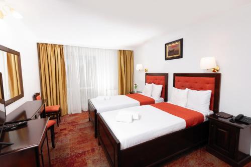 2 twin beds