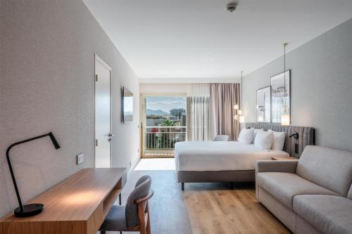1 king bed, 1 sofa bed