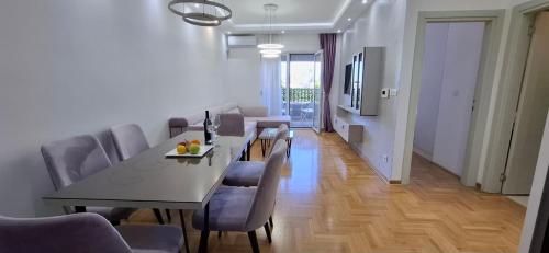 One Bedroom Apartment Urban view