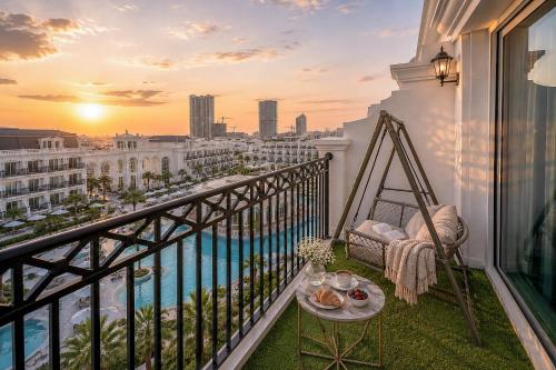 1BR Private Lagoon Resort Escape & Sunset Balcony By Green Sky Holiday Homes, Dubaj