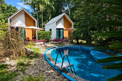 Piscina, Pool Villa Baan Suan Phrom Khiri in Phrom Khiri