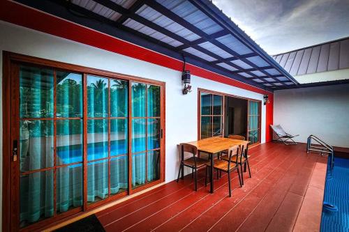 Terraza/balcón, Pool Villa Baan Suan Phrom Khiri in Phrom Khiri