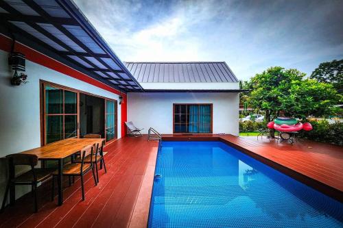 Vista exterior, Pool Villa Baan Suan Phrom Khiri in Phrom Khiri