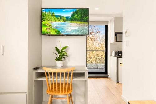 Modern 2-Person Studios - image 10