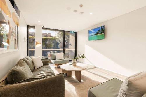 Közös társalgó / TV, Modern and comfortable 2-Person Studios in Mosman