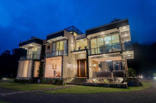 Beverly Hills Retreat in Deniyaya