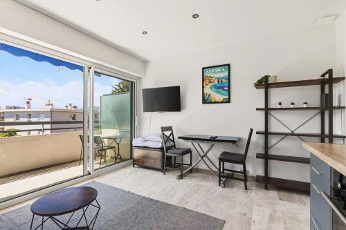 Modern studio with a balcony - Comfort & Peace