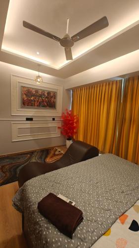 Modern Cozy Couple Friendly Stay with yoga sofa - image 5