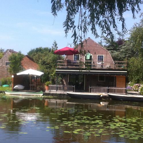 Atelier aan het water in Broek Op Langedijk