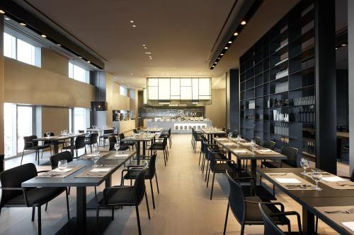 餐厅, 新罗舒泰瑞草江南站 (Shilla Stay Seocho Gangnam Station) in 首尔