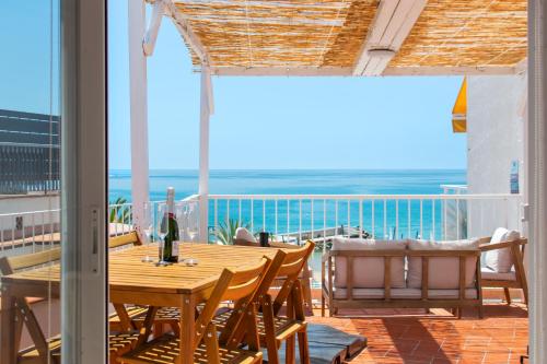 Oceanfront Penthouse with Terrace and Views