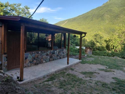 ILIS House Matka Canyon - 2 – khách sạn tại Dolna Matka