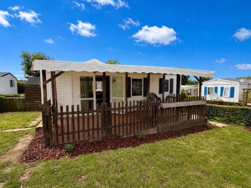 2 bedrooms, 4 beds