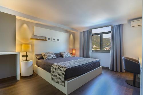Suite, mountain view, hydromassage bathtub, spa access