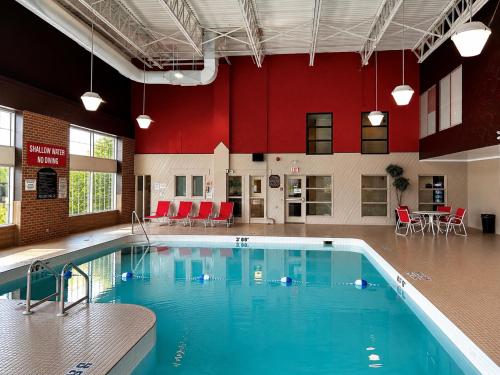 Peldbaseins, Ramada by Wyndham Trenton in Quinte West (ON)