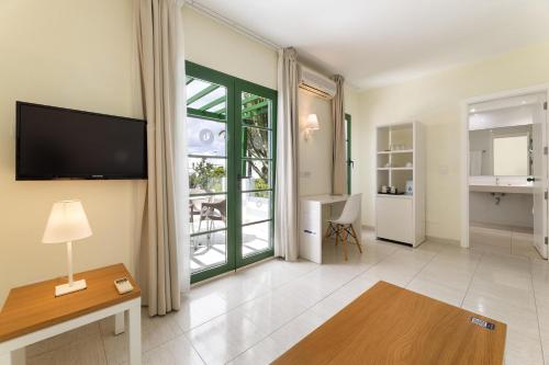 THB Royal - image 11
